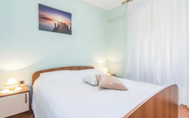 Beautiful Home in Pican With Wifi and 2 Bedrooms