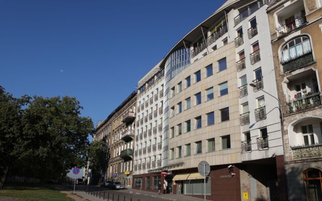 Отель Platinum Palace Apartments Польша, Познань - отзывы, цены и фото номеров - забронировать отель Platinum Palace Apartments онлайн вид на фасад