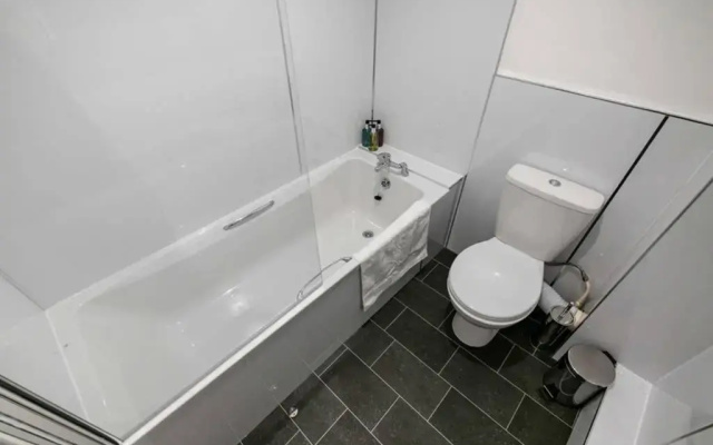 ☆Bright Apartment, Near University + City Centre☆