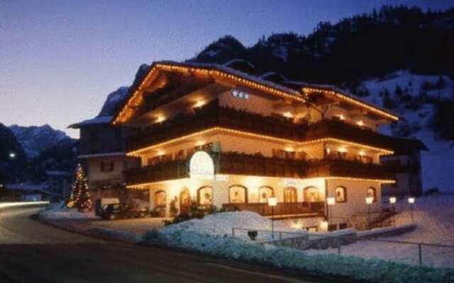 Hotel Marianna Рокка Пьеторе вид на фасад