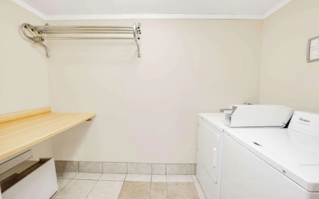 Rodeway Inn & Suites Saginaw I-675