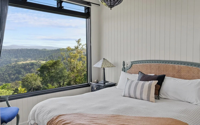 Escape to Serenity in Beechmont Luxurious Cabin Retreat