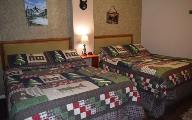 Landmark Inn