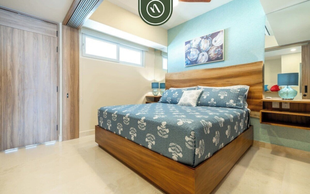 Elegant 1 BR Condo - Beachfront - Pools - King