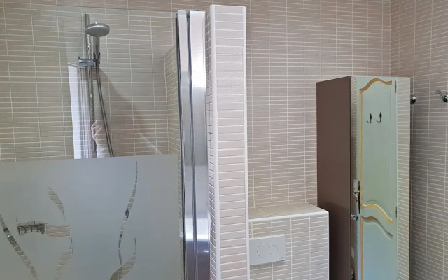 Spacious Villa in Var With Swimming Pool