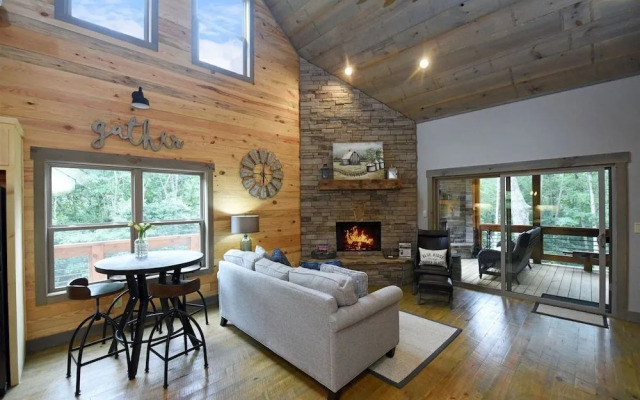 Chic On The Creek- Blue Ridge
