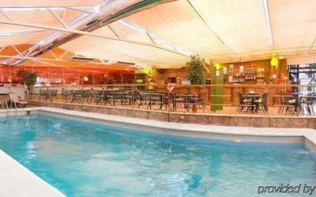Magic Tropicana Suites