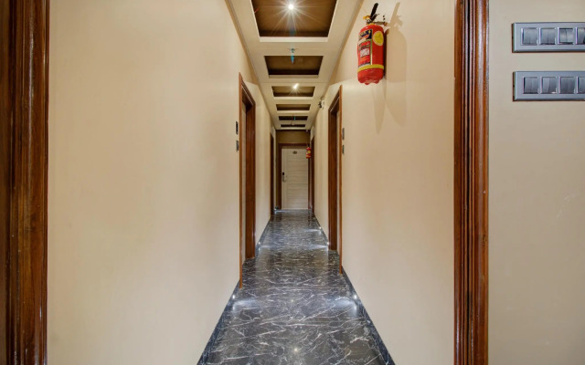 OYO MUM2055 Hotel Golden Crown