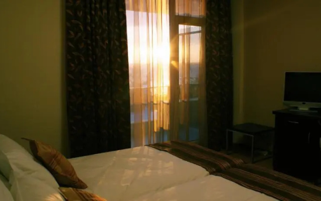 Hotel California Club by Chevalet