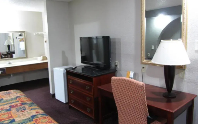 Hallmark Inn and Suites