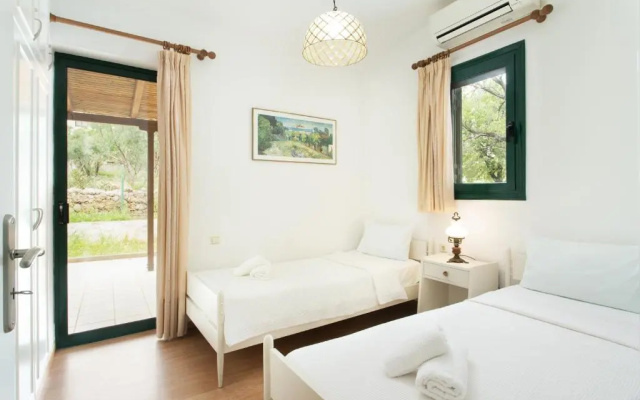 Eleni's House Cozy 2-Bedroom House with Garden