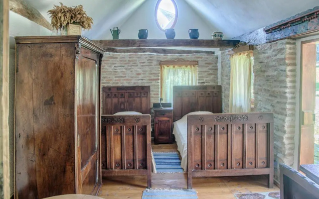 Dominic Boutique, Little Barn , Cloasterf