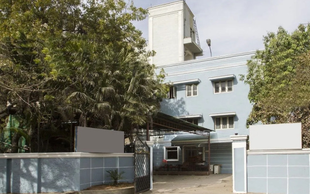 OYO 11321 Hotel Goutham Residency