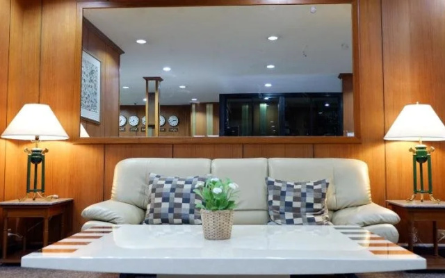 Dynasty Inn