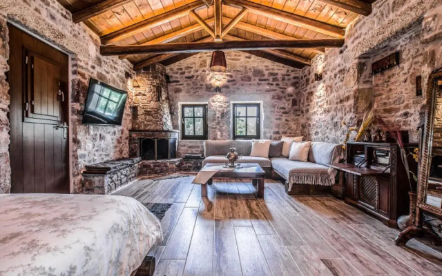 Karyoupolis Lounge Cave House