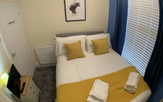 Whitworth Lodge. Sleeps 6 in 3 rooms netflix WIFI