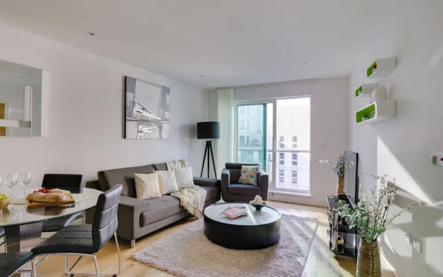 St Georges Wharf Serviced Apartments - House of Moli
