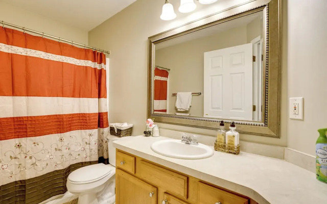 Pets Welcome: Convenient Family Home in Westland!