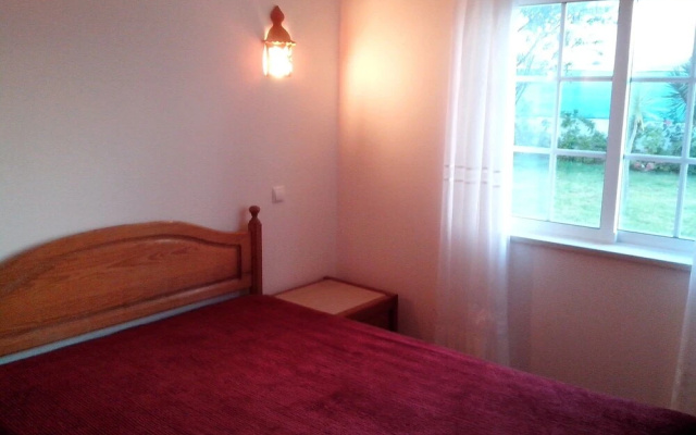 2 Bed Flat - Sleeps 4 - Parking - Wifi