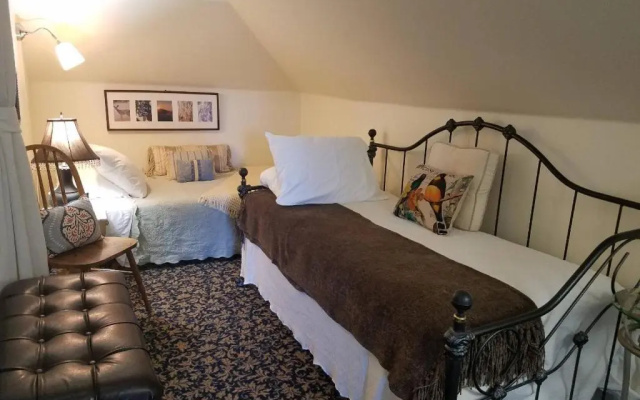 Abbey House Inn