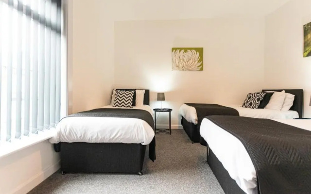 Comfortable 2BR House in Bolton Sleeps 4