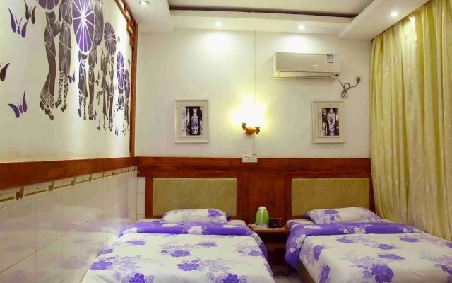 Happy Utopia B&B (Fenghuang Ancient City Nanhua Branch)