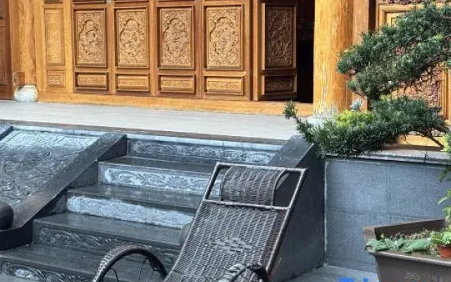 Yishanlou · Wanfeng Hidden Stay · Hui-style Design Vacation Apartment (Xingyi Wanfenglin)