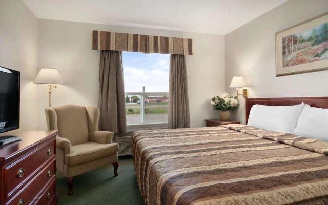 Travelodge by Wyndham Stony Plain