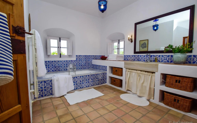 20000 - A Real Oasis In Colonial Style