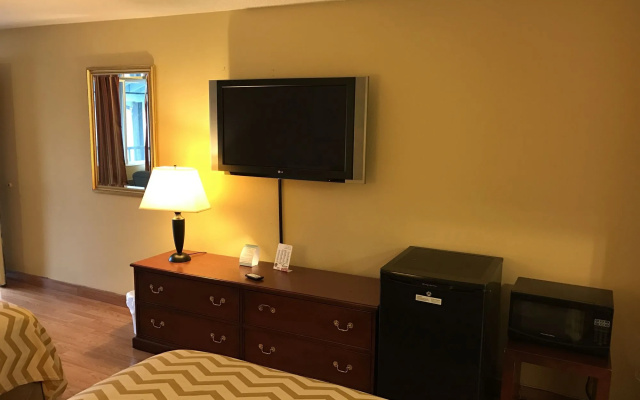 Travelodge by Wyndham Tacoma Near McChord AFB