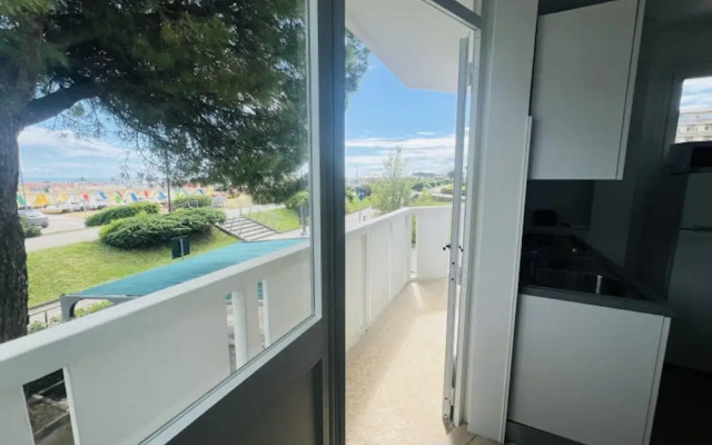 Cozy Apartment Facing the sea