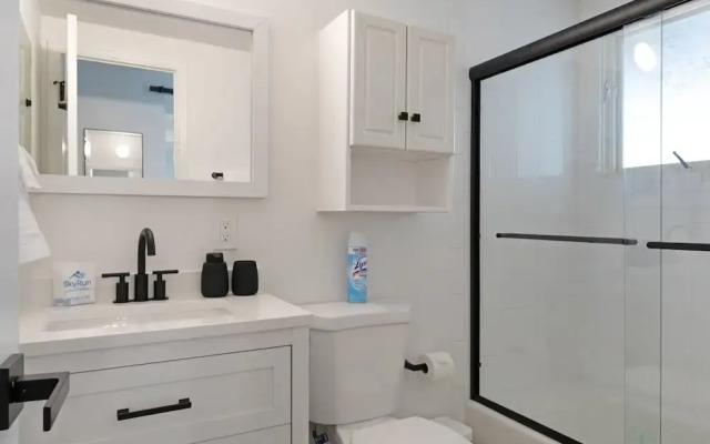 929 Red Sandstone 3 Bedroom Condo