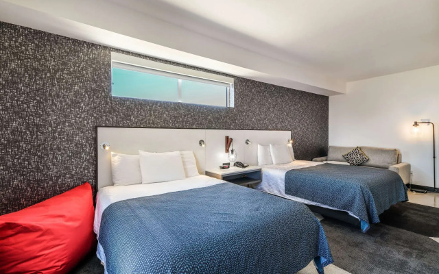 Hy-Lo Hotel