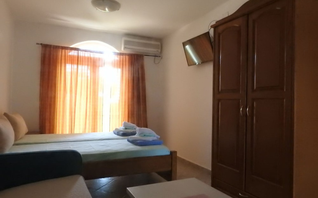 Luna Apartments