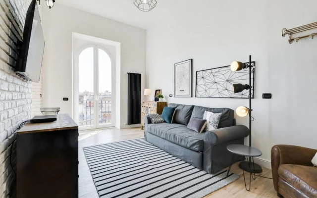 Large & Stylish 3 bed Flat in Excellent Location