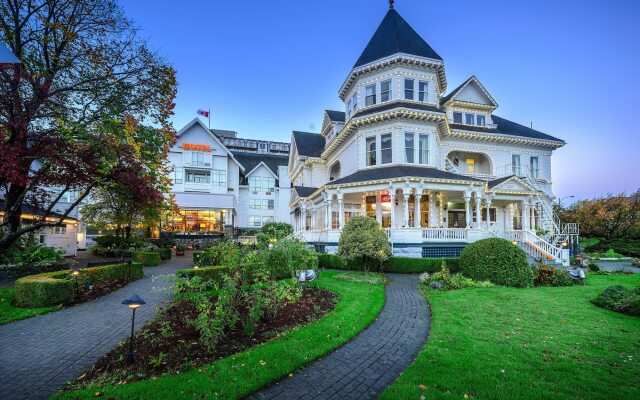 Отель Huntingdon Manor Hotel Канада, Виктория - отзывы, цены и фото номеров - забронировать отель Huntingdon Manor Hotel онлайн вид на фасад