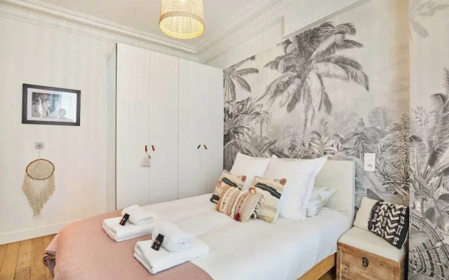 Superb Apartment Invalides Eiffel Tower