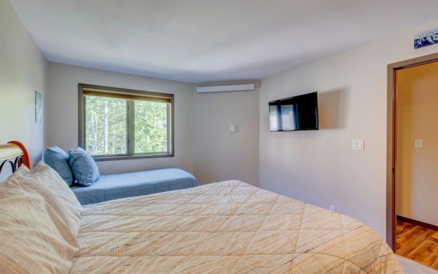 Frostfire E41 2 Bedroom Condo by RedAwning