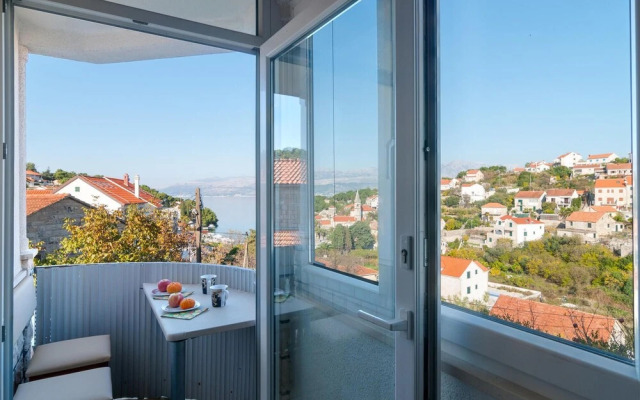 Nice Apartment in Splitska With 1 Bedrooms and Wifi