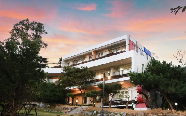 Ganghwado Happyvilly Pension