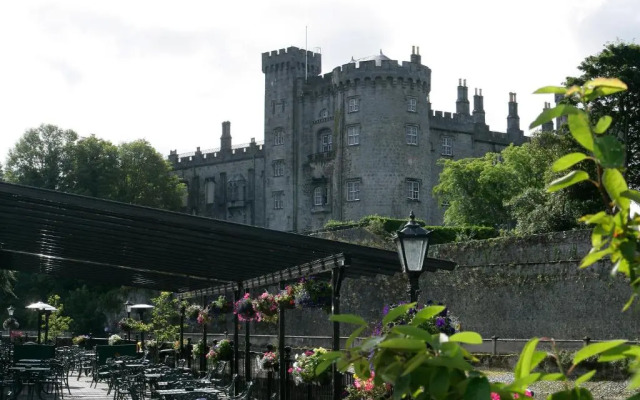 Kilkenny River Court