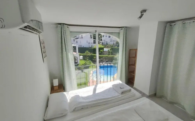 Relaxed Retreat With Pool