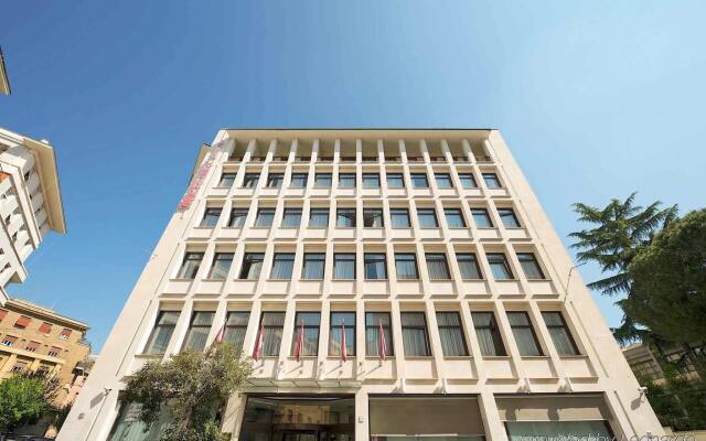Отель Mercure Roma Piazza Bologna Италия, Рим - 1 отзыв об отеле, цены и фото номеров - забронировать отель Mercure Roma Piazza Bologna онлайн вид на фасад