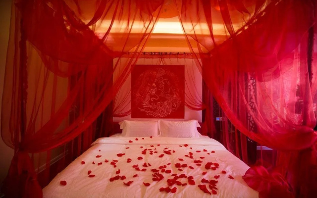 Luoyang Love Romantic Scene Hotel(洛阳唯爱浪漫场景酒店(新都汇王城公园地铁站店))