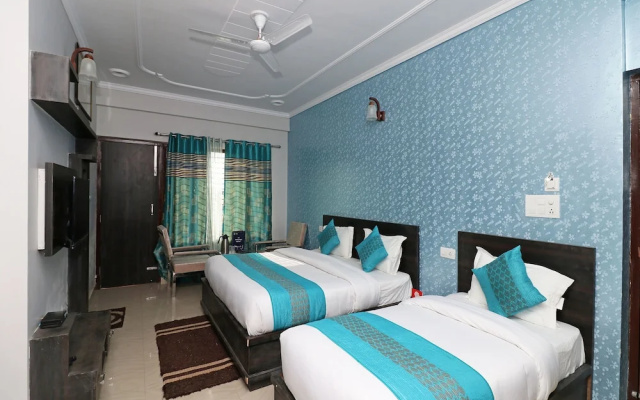 OYO 11877 Royal Residency