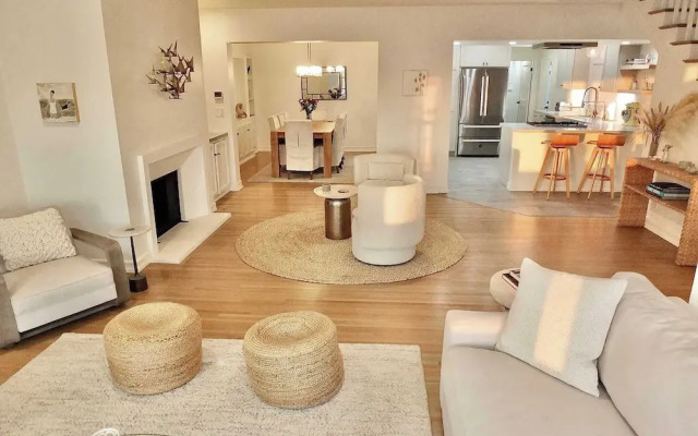 Beachfront Estate - LB Peninsula