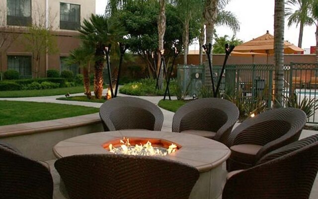 Courtyard by Marriott Los Angeles Burbank Airport 2