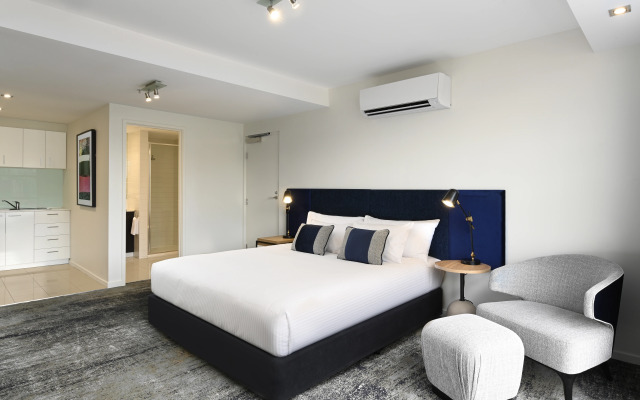 Отель Brady Apartment Hotel Flinders Street