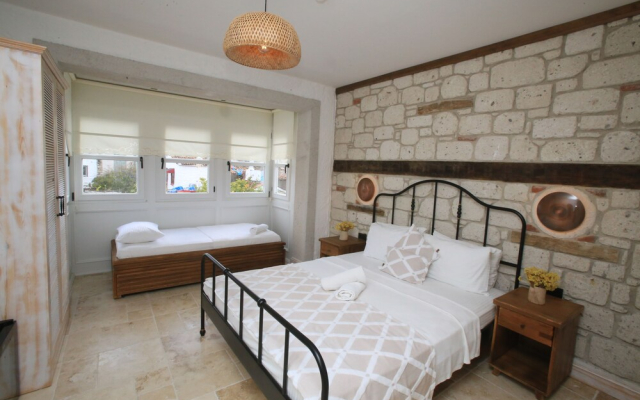 Thera Alaçatı Otel