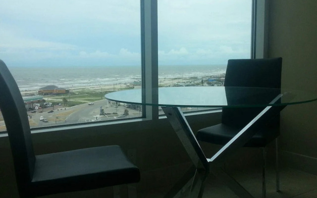 Emerald by the Sea 1012